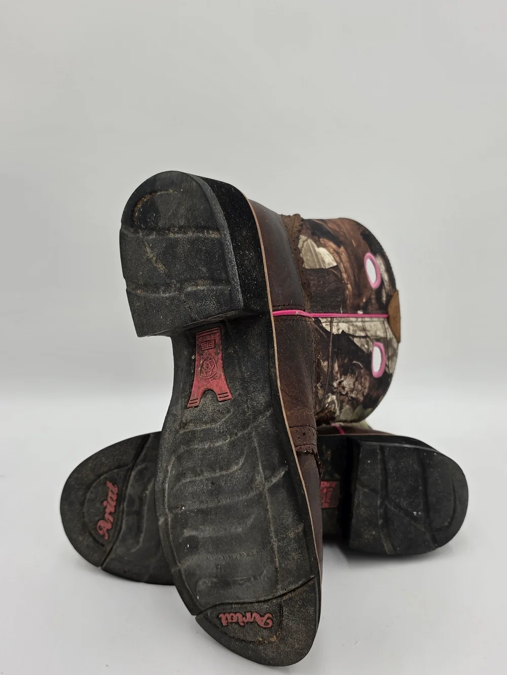 Ariat women’s camo‑and‑pink boots, size 9.5